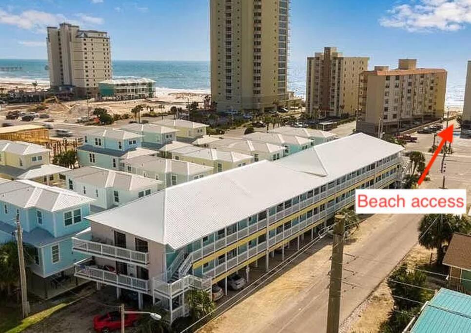With Access 10 Min Walk To Hangout Apartment *
